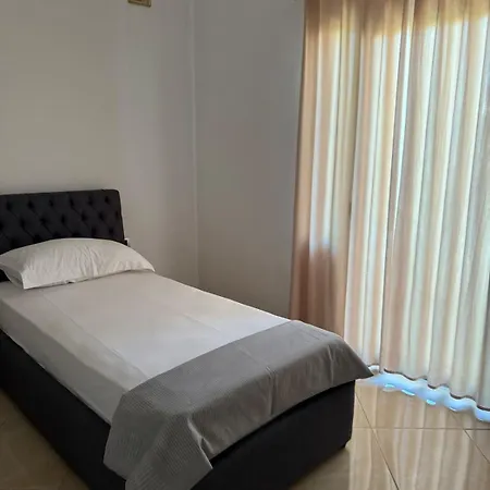 Quiet Room, Close To Airport Villa *