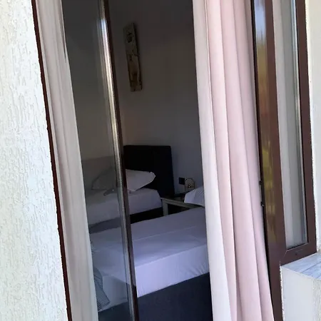 Quiet Room, Close To Airport *